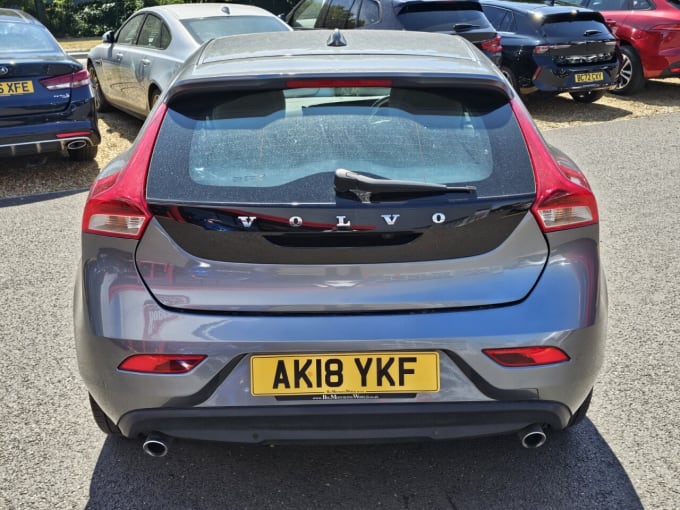 2025 Volvo V40