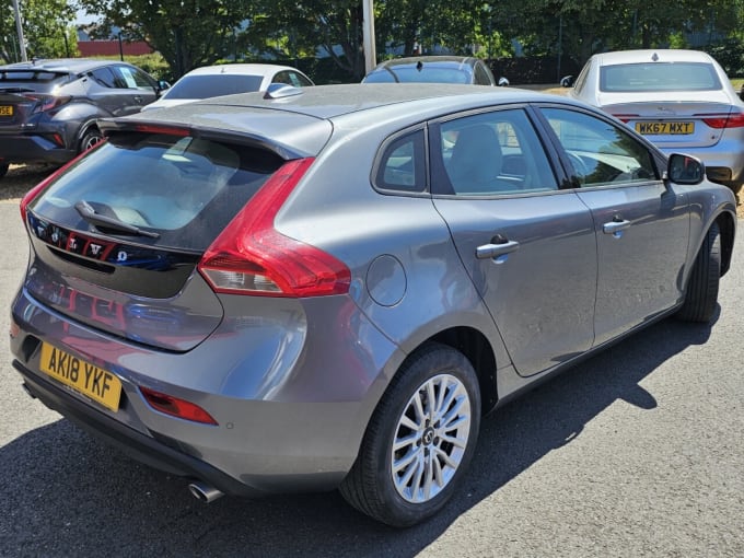 2025 Volvo V40