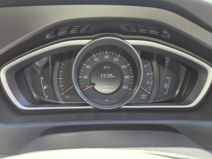 2025 Volvo V40