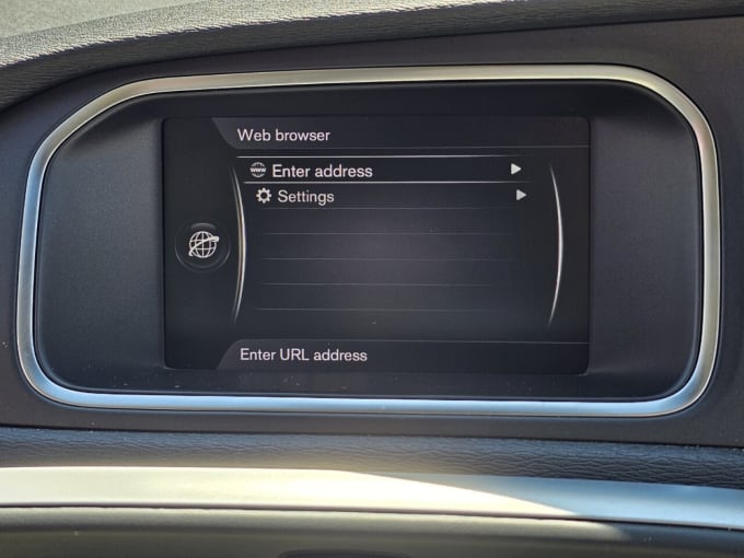 2025 Volvo V40