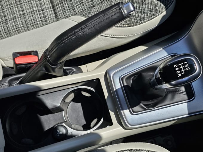 2025 Volvo V40