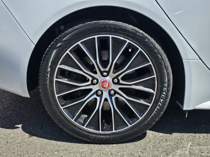 2025 Jaguar Xe