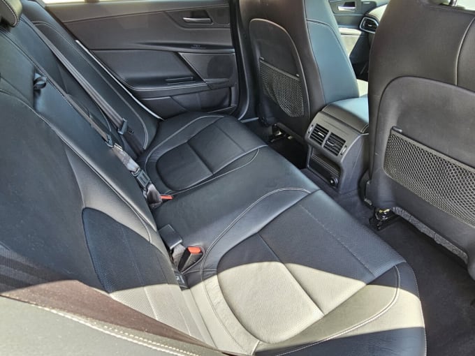 2025 Jaguar Xe
