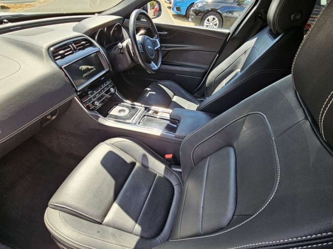 2025 Jaguar Xe