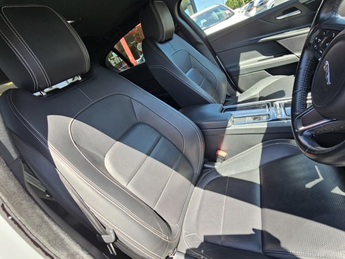 2025 Jaguar Xe