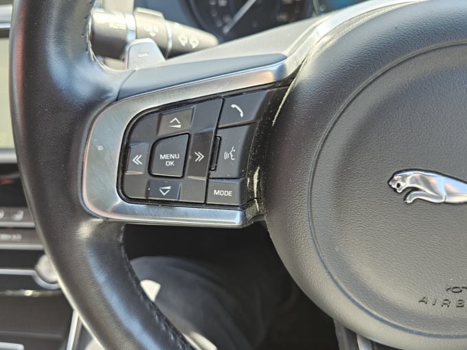 2025 Jaguar Xe