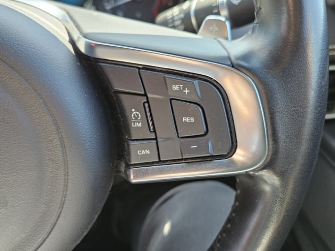 2025 Jaguar Xe