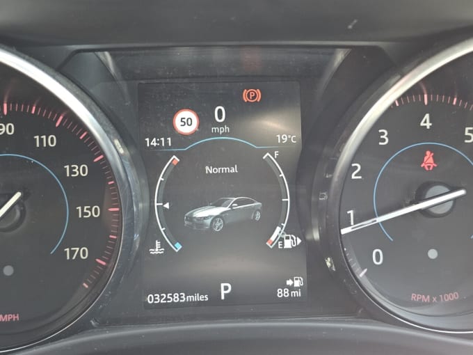 2025 Jaguar Xe