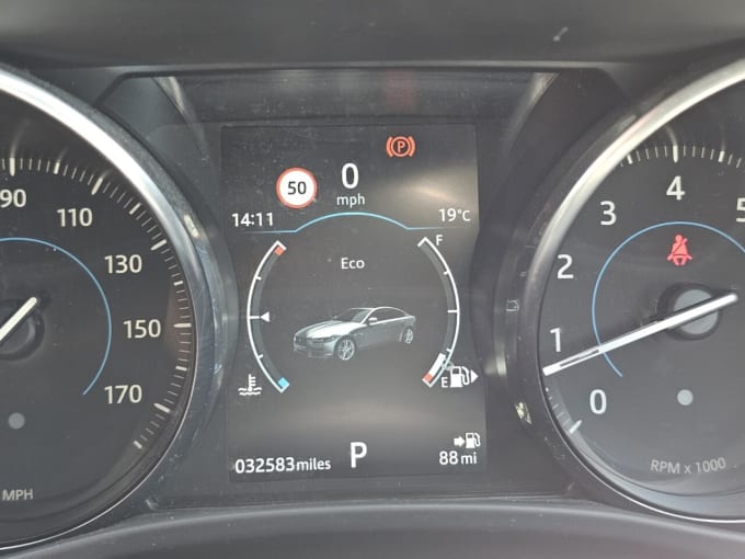 2025 Jaguar Xe