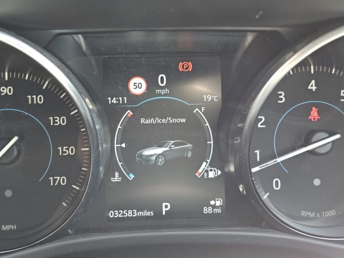2025 Jaguar Xe
