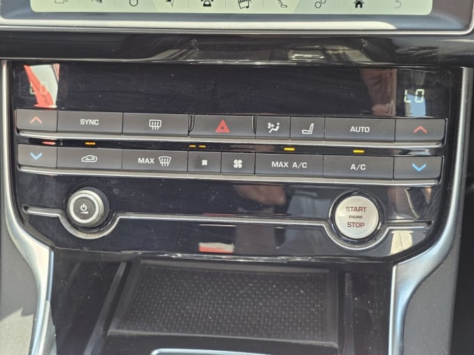 2025 Jaguar Xe