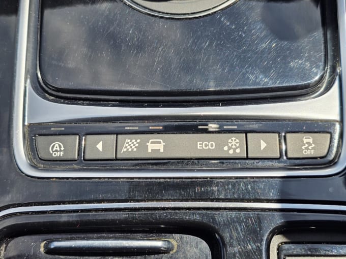 2025 Jaguar Xe