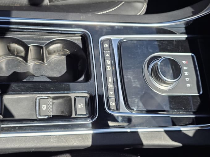 2025 Jaguar Xe