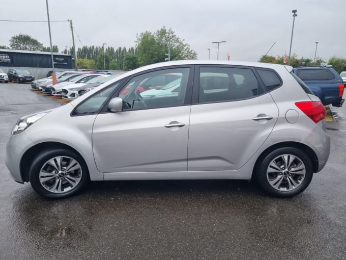 2025 Kia Venga