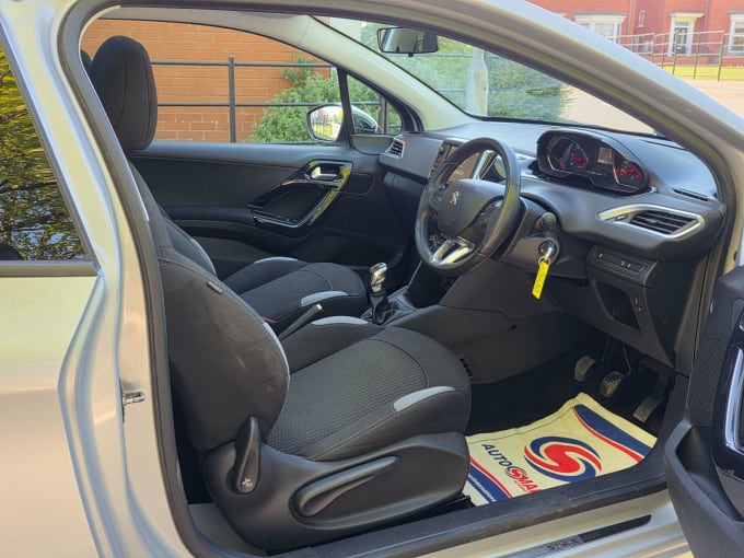 2015 Peugeot 208