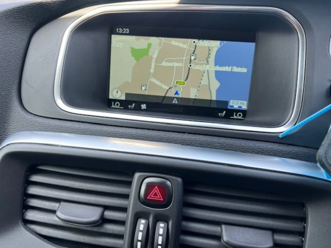 2025 Volvo V40 Cross Country
