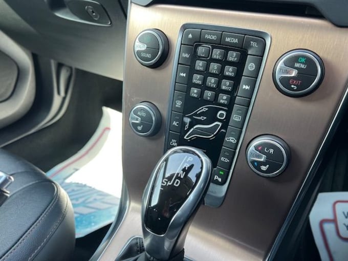 2025 Volvo V40 Cross Country