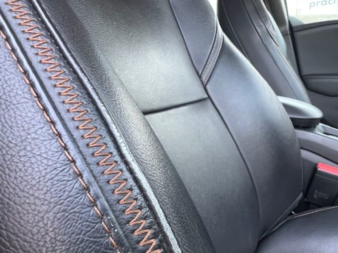 2025 Volvo V40 Cross Country