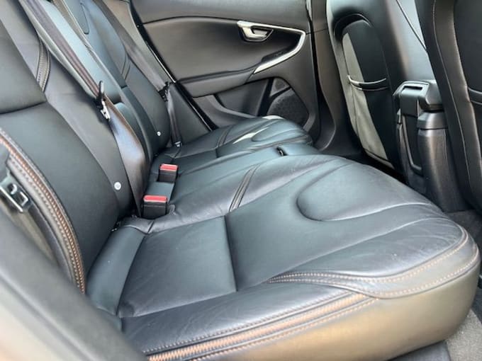 2025 Volvo V40 Cross Country