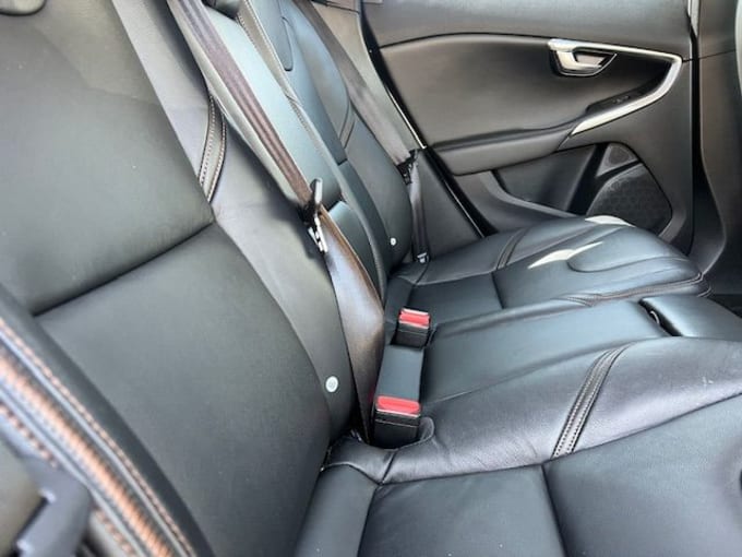 2025 Volvo V40 Cross Country