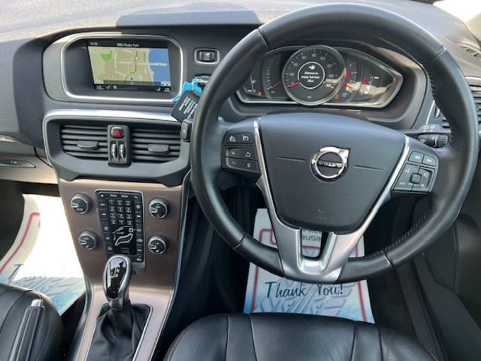 2025 Volvo V40 Cross Country