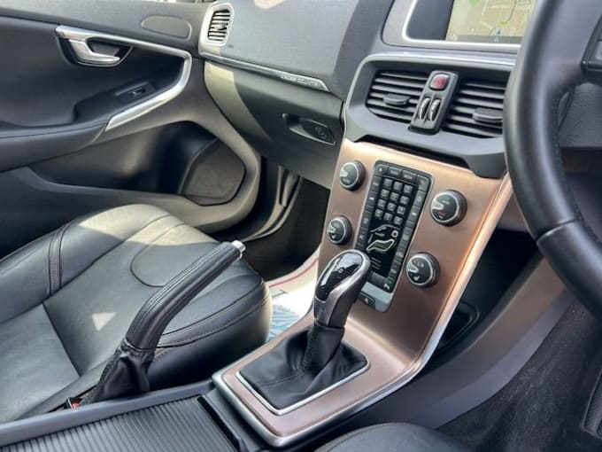 2025 Volvo V40 Cross Country