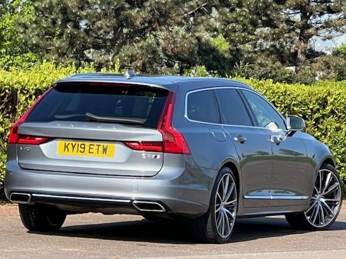 2025 Volvo V90
