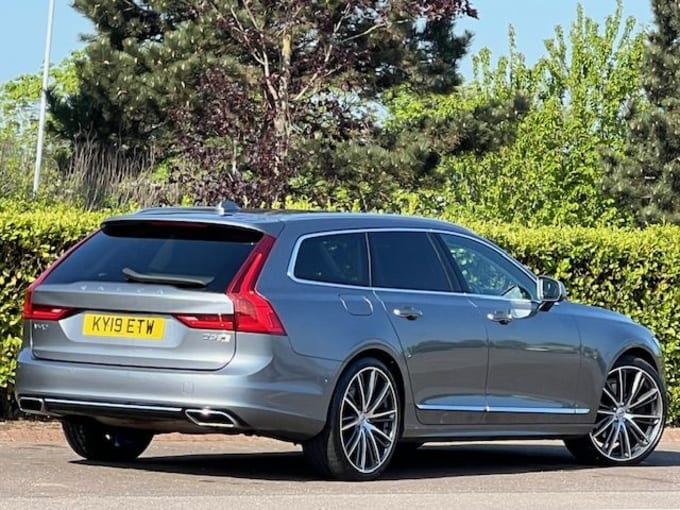 2025 Volvo V90