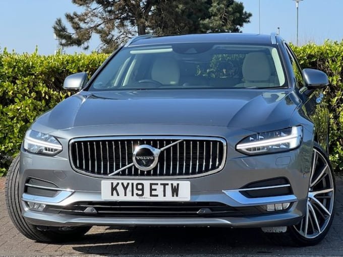 2025 Volvo V90