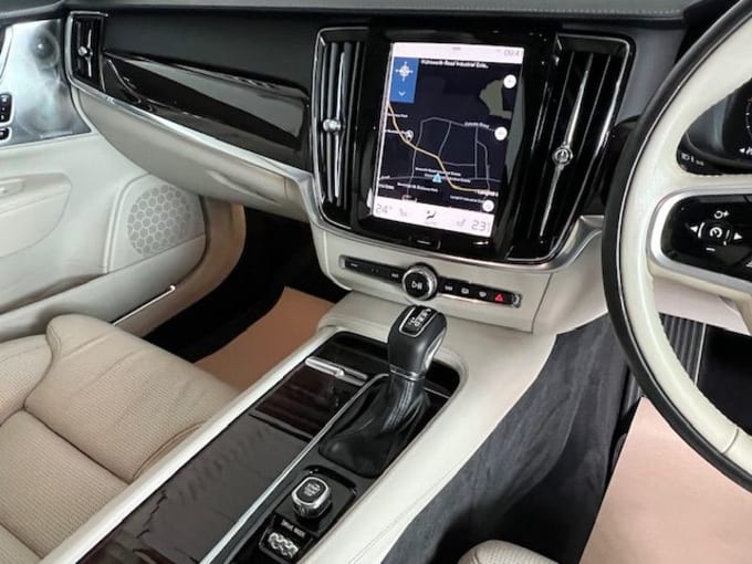 2025 Volvo V90