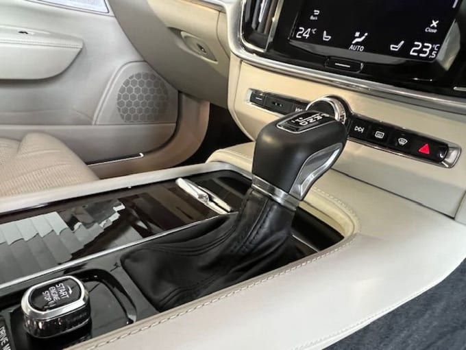 2025 Volvo V90