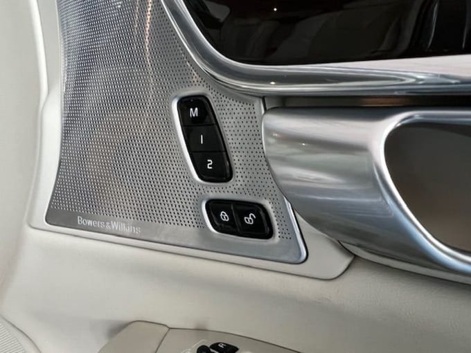 2025 Volvo V90