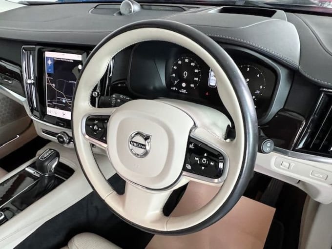 2025 Volvo V90