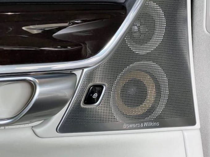 2025 Volvo V90