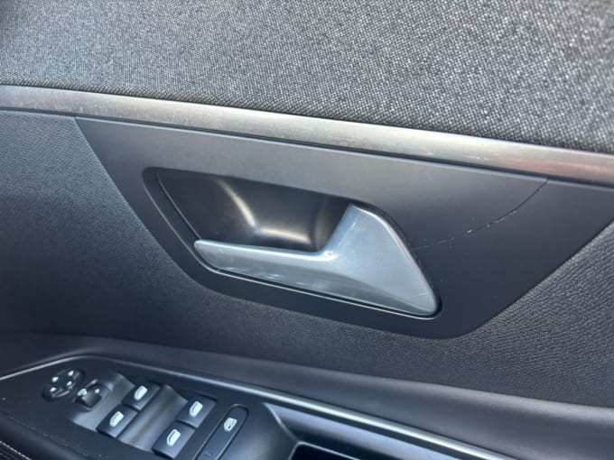 2025 Peugeot 5008