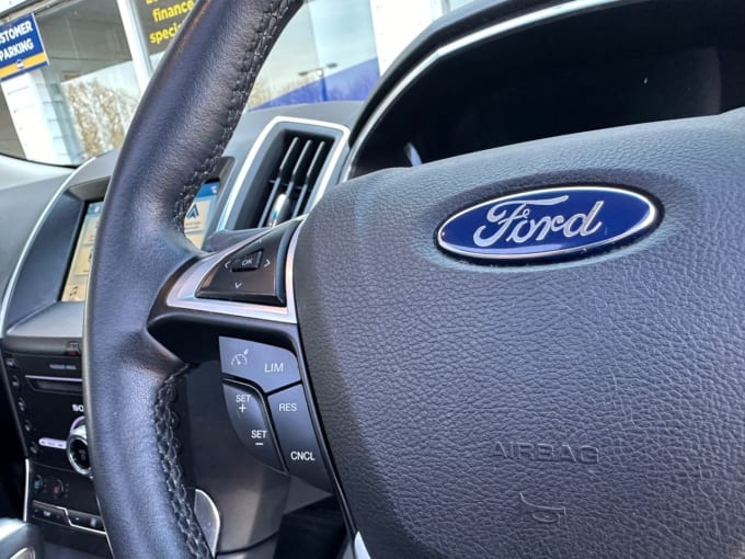 2025 Ford Edge