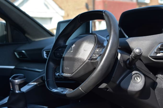 2025 Peugeot 5008