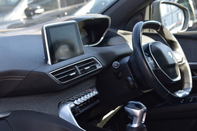 2025 Peugeot 5008