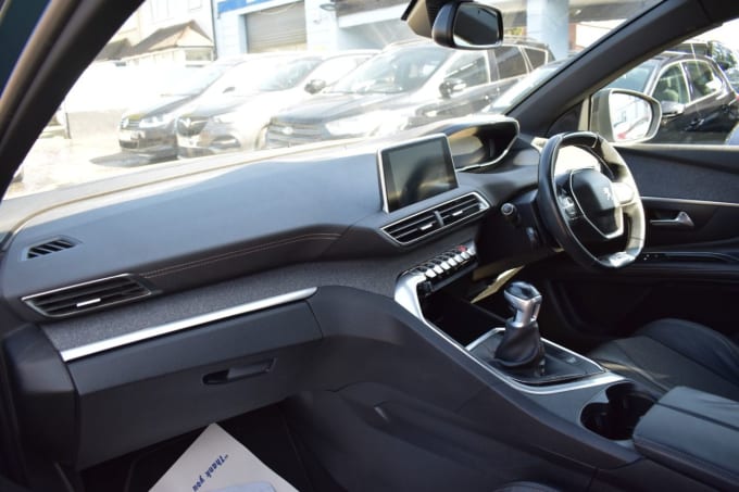 2025 Peugeot 5008