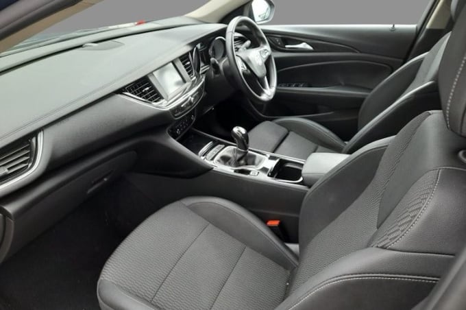 2025 Vauxhall Insignia