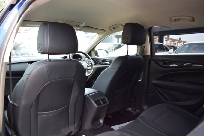 2025 Vauxhall Insignia