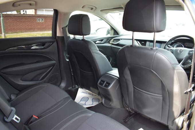 2025 Vauxhall Insignia