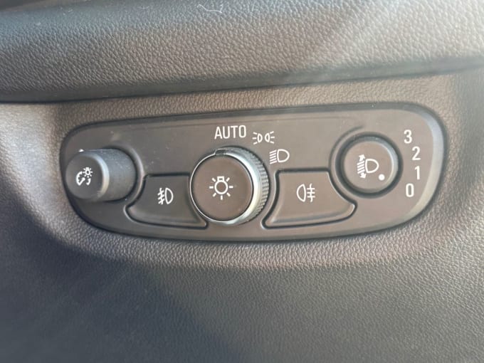 2025 Vauxhall Insignia