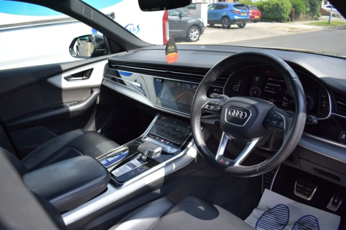2025 Audi Q8