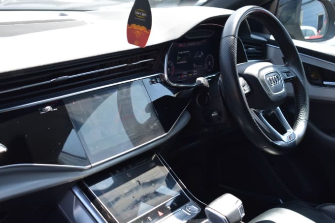 2025 Audi Q8