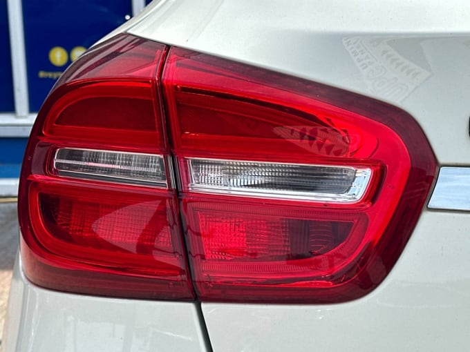 2025 Mercedes-benz 180