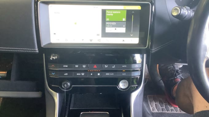 2025 Jaguar Xe
