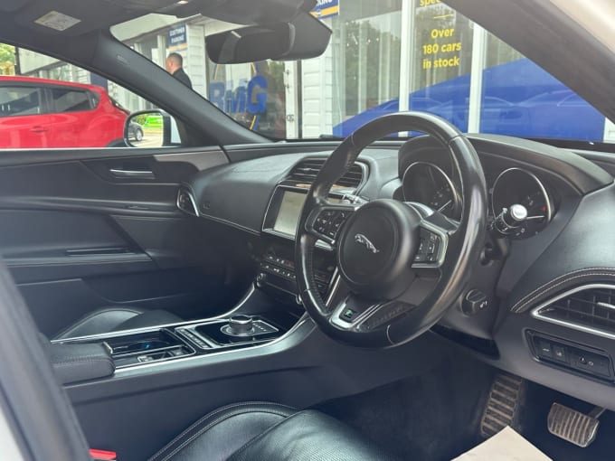 2025 Jaguar Xe