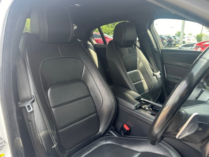 2025 Jaguar Xe