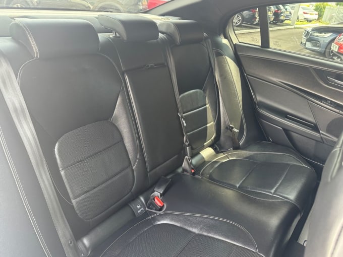 2025 Jaguar Xe